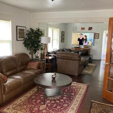Country House On 1 Acre 4 Beds Great For Events Or A Quiet Weekend! Independence Exterior foto